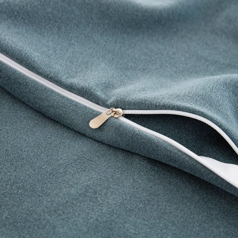 DeRong Warm Fiber Bread-Shaped Pillowcase