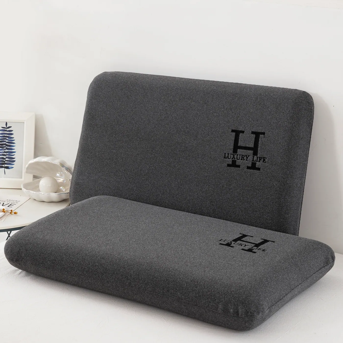 DeRong Warm Fiber Bread-Shaped Pillowcase